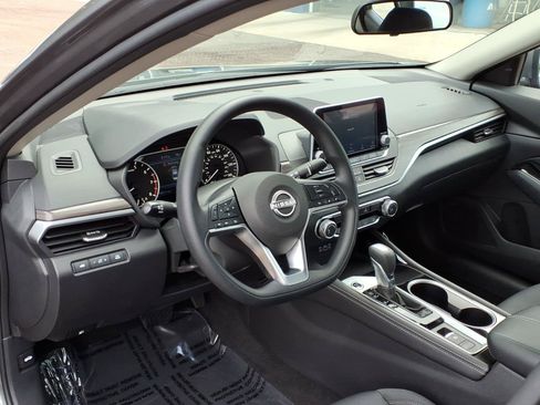 Used 2023 Nissan Altima 2.5 SV AWD/4WD image 5