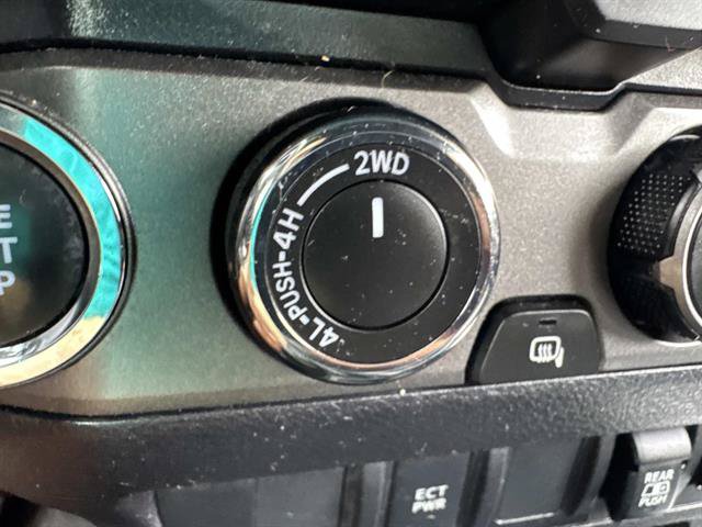 Used 2022 Toyota Tacoma TRD Sport AWD/4WD image 41