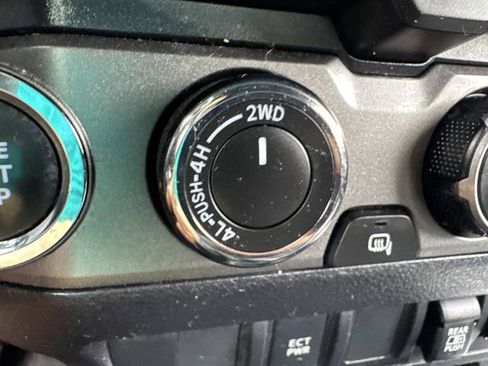 Used 2022 Toyota Tacoma TRD Sport AWD/4WD image 41