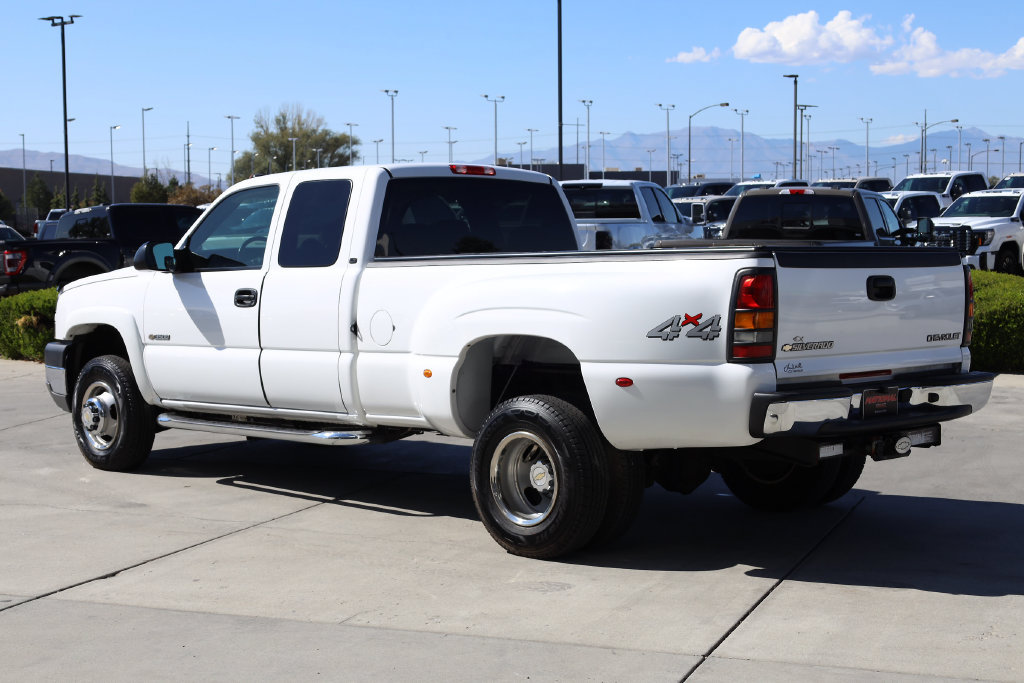 Used 2005 Chevrolet Silverado 3500 LT w/ Skid Plate Package AWD/4WD image 4
