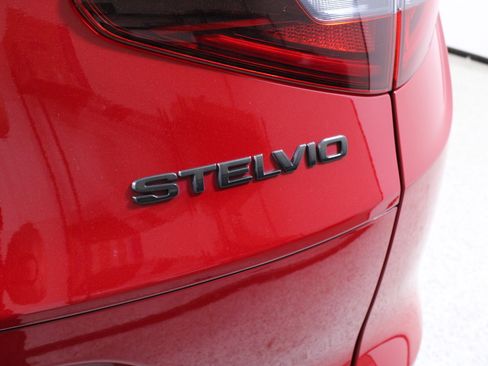 Used 2023 Alfa Romeo Stelvio Estrema image 9
