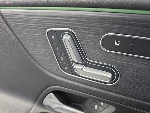 Used 2023 Mercedes-Benz GLB 250 4MATIC image 25