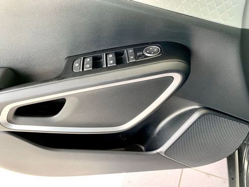 Used 2025 Kia Soul LX FWD image 12
