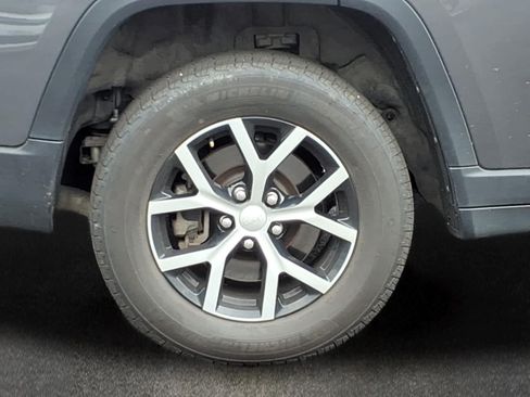 Used 2024 Jeep Grand Cherokee L Limited AWD/4WD image 4