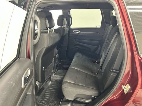 Used 2018 Jeep Grand Cherokee Laredo AWD/4WD image 19