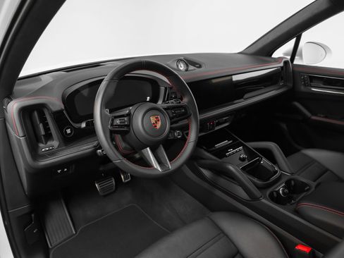 Certified 2025 Porsche Cayenne GTS AWD/4WD image 46