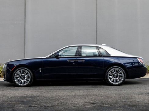 Used 2021 Rolls-Royce Ghost image 2
