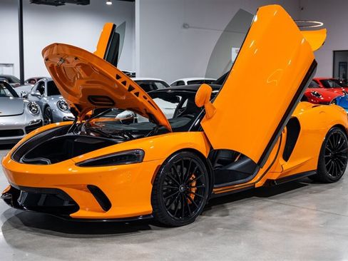 Used 2023 McLaren GT RWD image 32