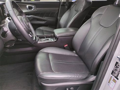 Used 2023 Kia Sorento SX image 21