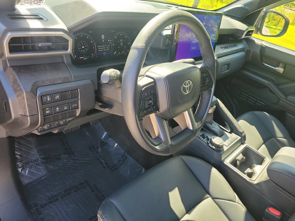 Used 2025 Toyota Tacoma Limited AWD/4WD image 7