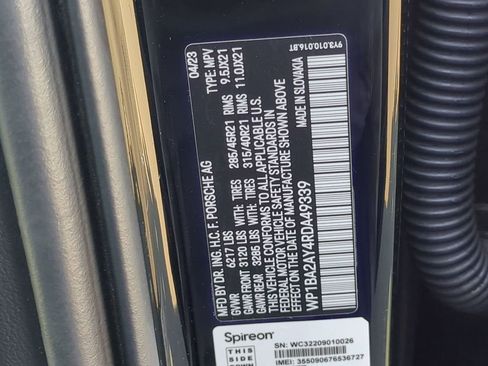 Used 2024 Porsche Cayenne Base image 24