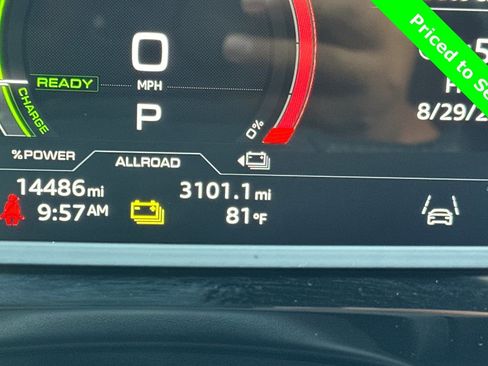 Used 2024 Audi Q8 e-tron Premium image 34