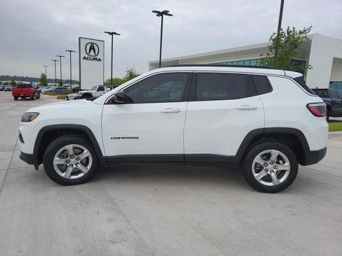 Used 2023 Jeep Compass Latitude w/ Convenience Group AWD/4WD image 3