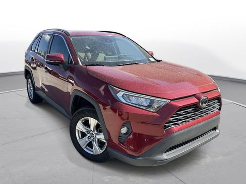 Used 2019 Toyota RAV4 XLE FWD image 4