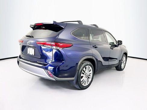 Used 2023 Toyota Highlander Platinum image 10