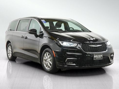 Used 2025 Chrysler Pacifica Select FWD image 7