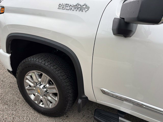 Used 2024 Chevrolet Silverado 2500 High Country w/ High Country Premium Package AWD/4WD image 8