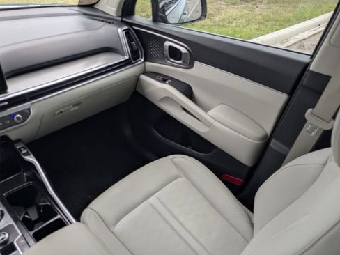 Certified 2025 Kia Sorento EX w/ EX Panoramic Sunroof Package FWD image 21