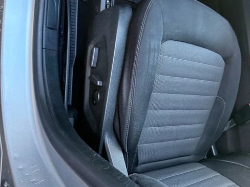 Used 2020 Ford Edge SE image 10