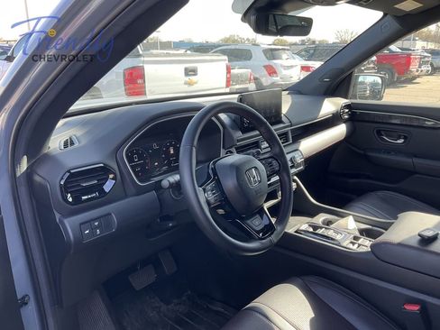 Used 2025 Honda Pilot Black Edition image 33