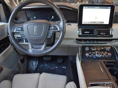 Used 2018 Lincoln Navigator Reserve w/ Technology Package AWD/4WD image 10