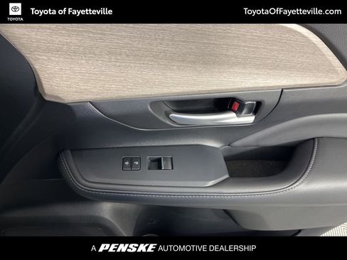 Used 2024 Toyota Grand Highlander Limited image 23