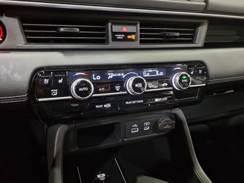 Used 2023 Honda Pilot Elite image 13