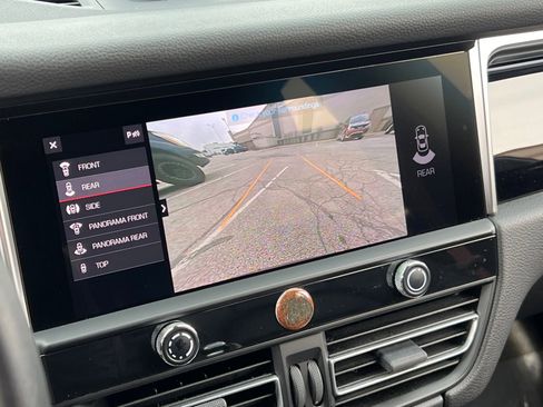 Certified 2022 Porsche Macan image 27