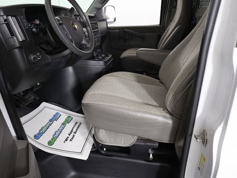 Used 2016 Chevrolet Express 2500 RWD image 13