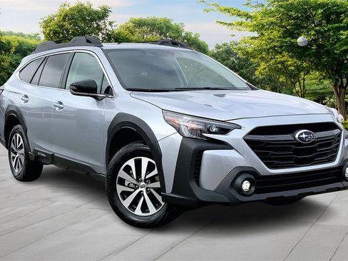 Certified 2025 Subaru Outback Premium image 3