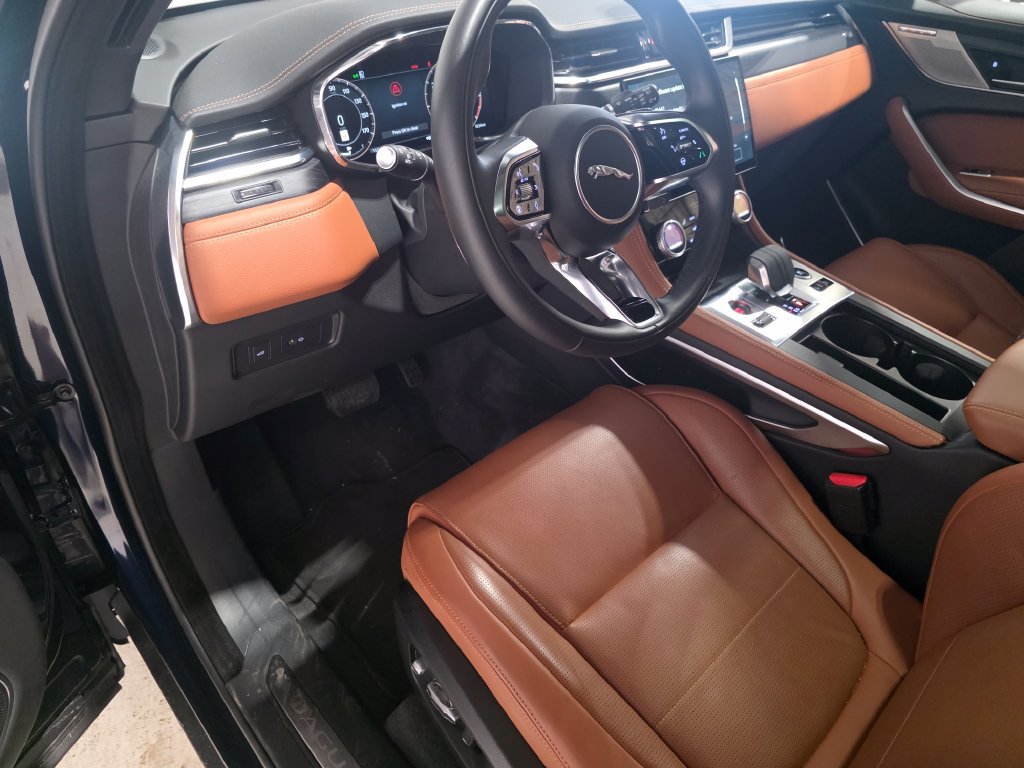 Certified 2025 Jaguar F-PACE R-Dynamic S AWD/4WD image 19