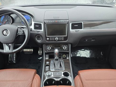 Used 2016 Volkswagen Touareg Executive AWD/4WD image 18