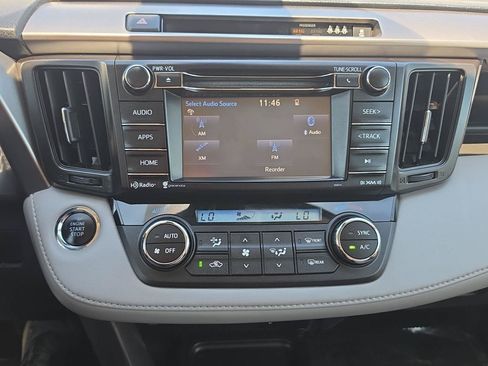 Used 2018 Toyota RAV4 XLE AWD/4WD image 17