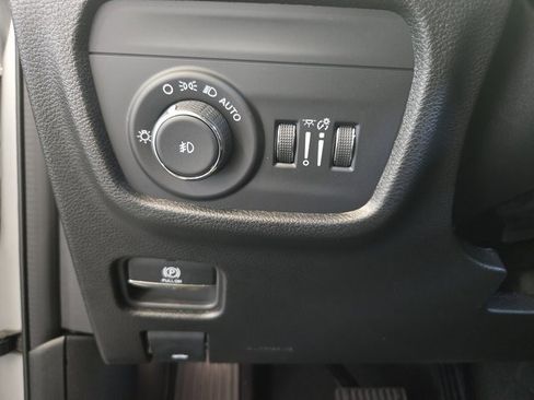 New 2025 Jeep Grand Cherokee Limited w/ Trailer Tow Package image 28