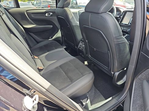 Used 2023 Volvo C40 P8 Recharge Ultimate image 11