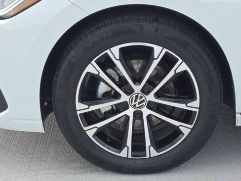 Used 2025 Volkswagen Jetta Sport image 12