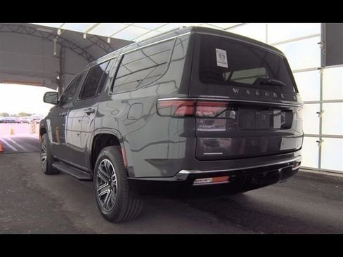 Used 2022 Jeep Wagoneer Series III AWD/4WD image 3