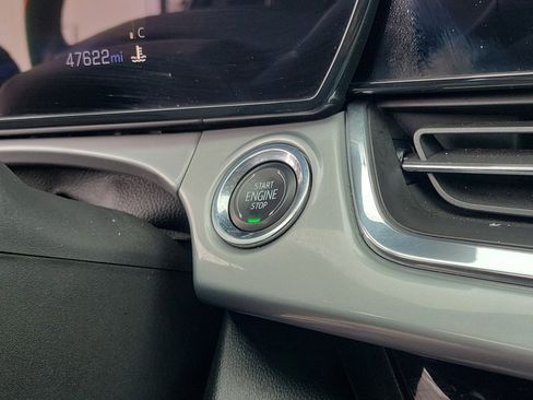 Used 2025 Chevrolet Trax LT image 28