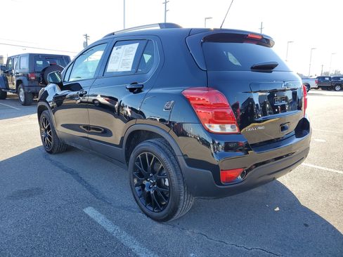 Used 2022 Chevrolet Trax LT w/ Midnight Edition image 3