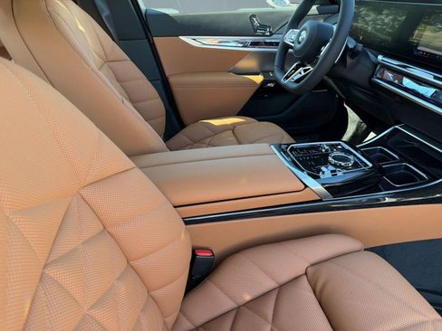 New 2026 BMW 740i image 31