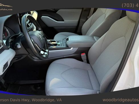 Used 2021 Toyota Highlander LE image 14