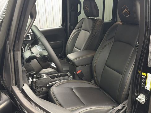 Used 2025 Jeep Wrangler Unlimited Sahara w/ Safety Group image 31