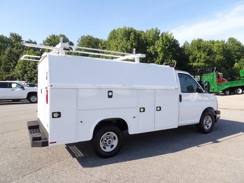 Used 2021 GMC Savana 3500 w/ Power Convenience Package RWD image 8