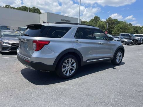 Used 2024 Ford Explorer XLT w/ Equipment Group 202A RWD image 8