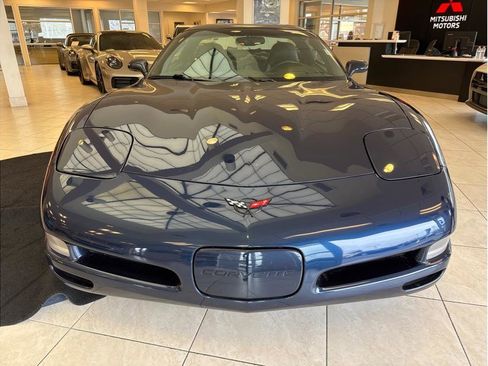 Used 1999 Chevrolet Corvette Coupe w/ Memory Pkg image 2