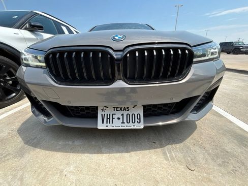 Used 2022 BMW 530e w/ Premium Package RWD image 9