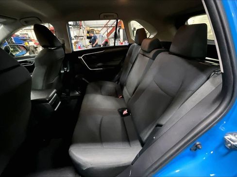 Used 2019 Toyota RAV4 LE image 19