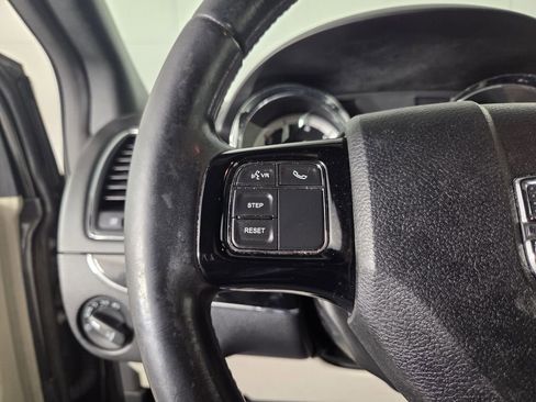 Certified 2019 Dodge Grand Caravan SXT image 16