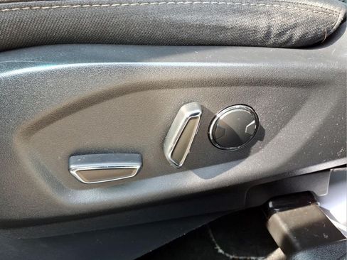 Used 2017 Ford Explorer XLT FWD image 24