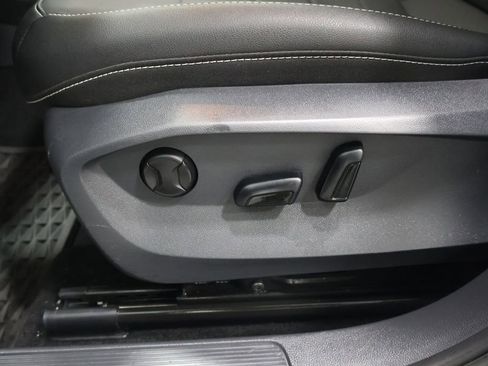 Used 2023 Volkswagen Taos SE image 14